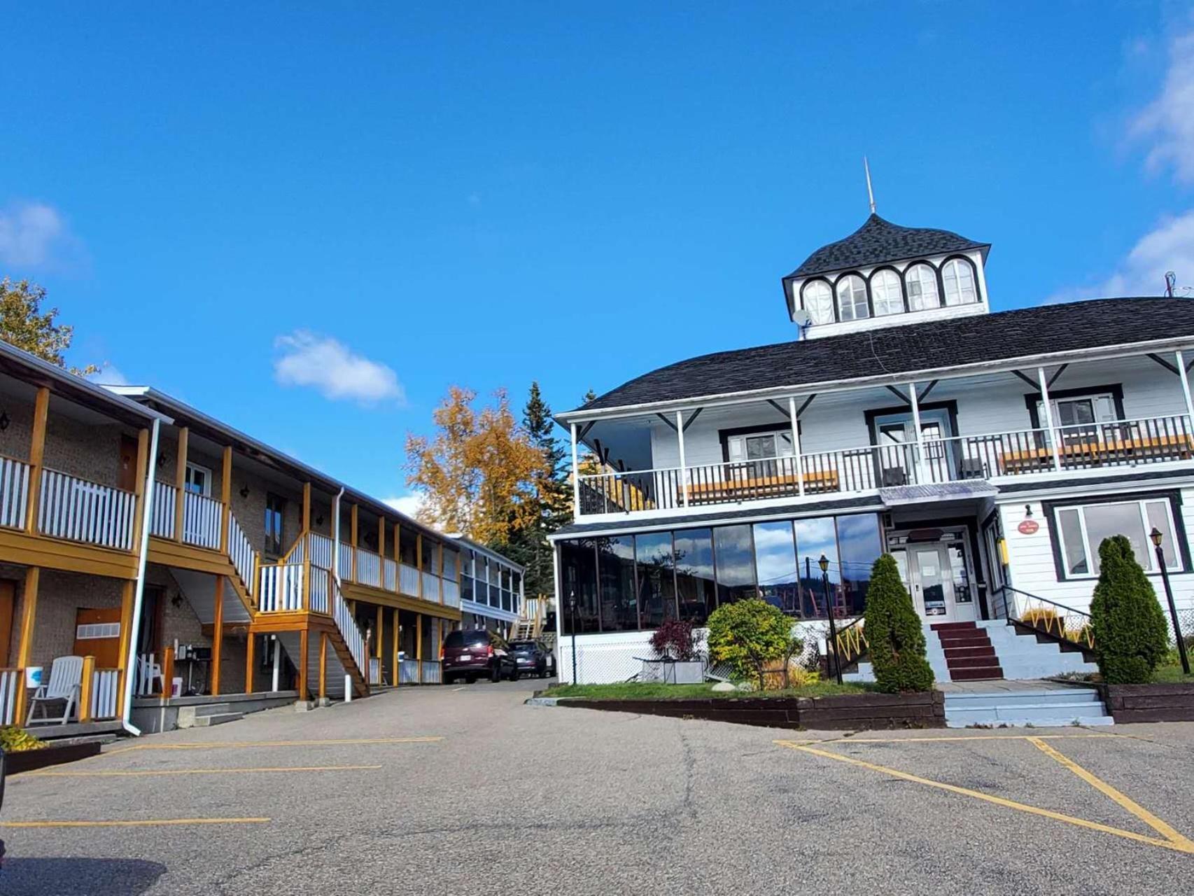 Hotel Georges Tadoussac Exterior foto